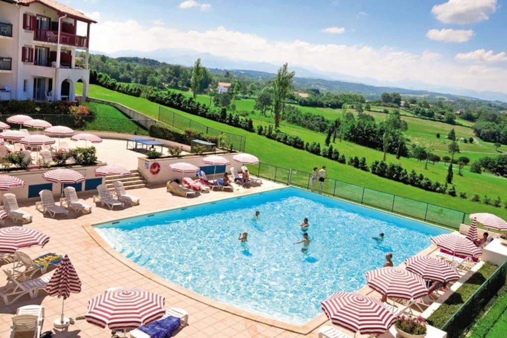 T1 Bis Avec Piscine Vue Golf Et Montagnes Lejlighed Arcangues Eksteriør billede